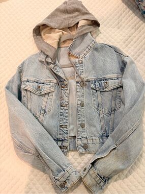 Free People Light Wash cropped Denim Jacket with Gray Hood. Size XS